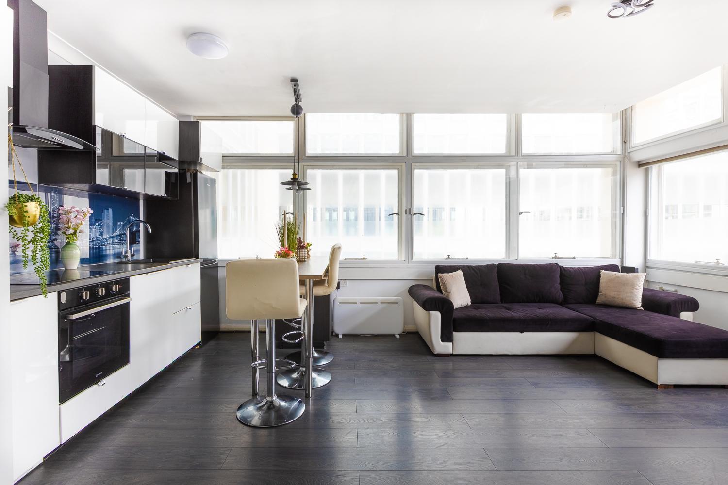 Ldn 2bd Near Bridge *